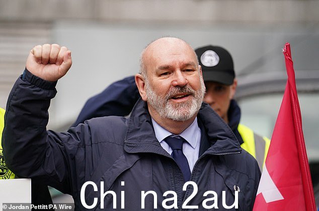 周三,Aslef 工会(秘书长 Mick Whelan 图为)获得了一项薪资协议,该协议将使司机的平均工资提高 14% 至 69,000 英镑