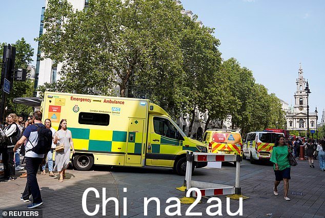 伦敦救护车服务中心敦促当地人关闭窗户以防万一