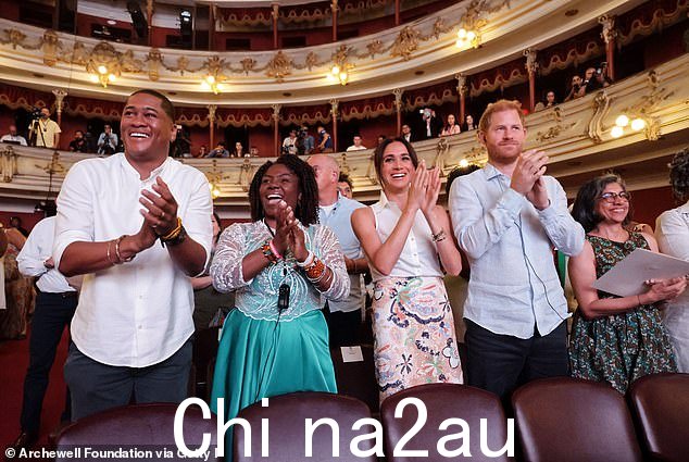 Yerney Pinillo、Marquez 女士、梅根和哈里在非洲裔妇女与权力会议期间起立鼓掌