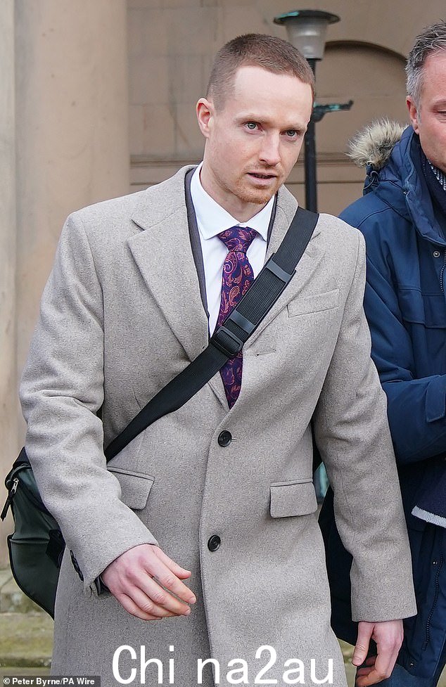 David Elliot Shuttleworth,34 岁,离开切斯特刑事法庭,被罚款 6,500 英镑,并被勒令完成 250 小时无偿社区服务