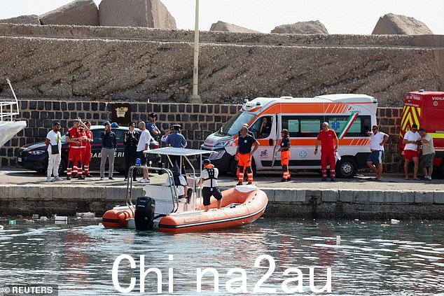 今天早上在沉船地点附近的港口看到紧急响应小组