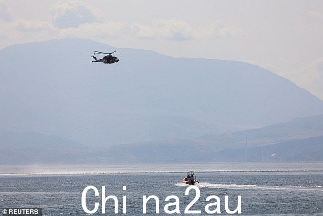 已部署直升机、海岸警卫队船只和消防员来搜索现场