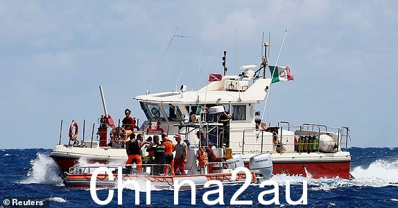 救援人员在豪华游艇所在区域工作2024 年 8 月 20 日,意大利西西里岛巴勒莫市附近的波蒂塞洛海岸沉没。 REUTERS/Guglielmo Mangiapane