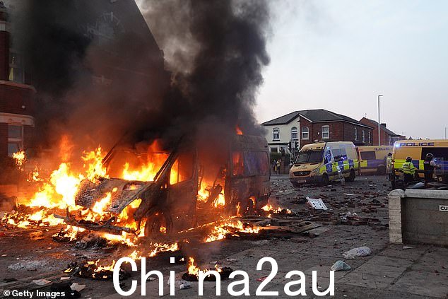 国王要求了解绍斯波特致命袭击后爆发的骚乱的每日最新情况