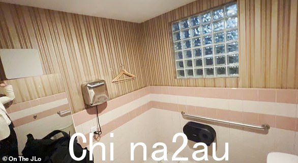 可以更迷人!阿弗莱克展示了他正在准备的粉色浴室