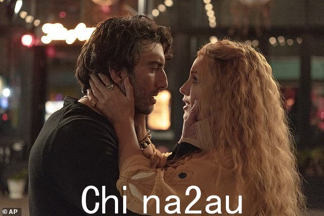 证明自己是一名长期的活动家,贾斯汀(在《与我们同在》中与布蕾克·莱弗利合影)在他 10 岁时谈到了他接触色情作品时遇到的问题