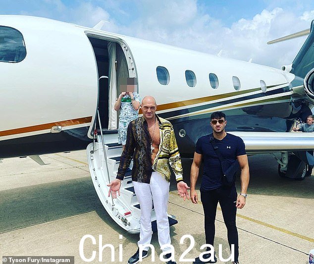 拉斯维加斯之旅结束后,兄弟姐妹在迈阿密短暂停留,进行一些激烈的训练,然后在汤米与杰克·保罗的比赛之前参加 R'n'R