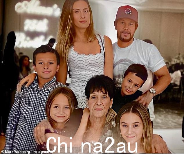 今年母亲节,他向阿尔玛和妻子雷亚致以感人的敬意,并与他们分享了自己的孩子:20 岁的艾拉、18 岁的迈克尔、15 岁的布伦丹和 14 岁的格蕾丝