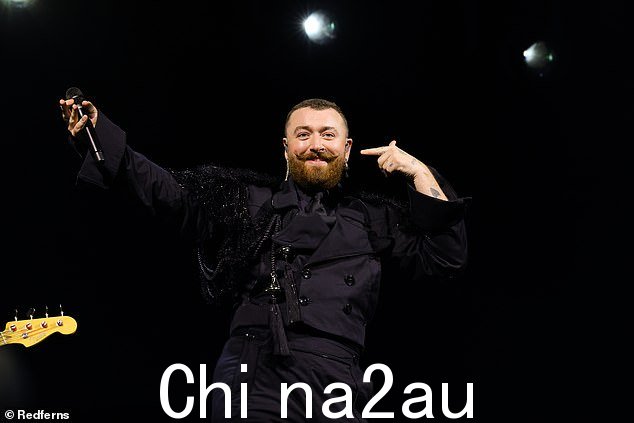 流行歌星萨姆·史密斯可能会因他的新商业伙伴而感到惊讶。 (萨姆·史密斯在瑞典斯德哥尔摩表演)
