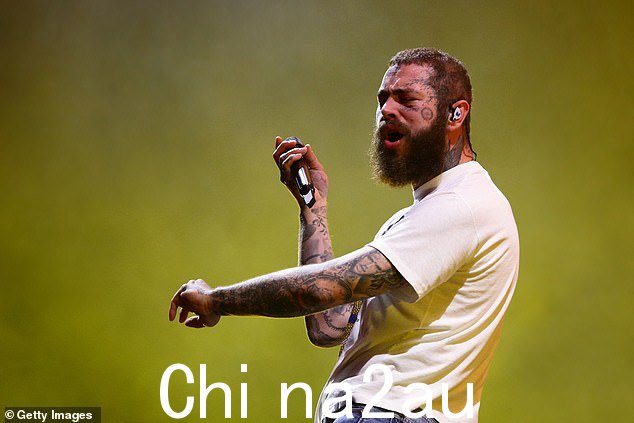 Post Malone,德克萨斯州长大的歌手兼说唱歌手,曾出现在 Swift 的 The Tortured Poets Department 和 Beyoncé 的乡村专辑 Cowboy Carter
