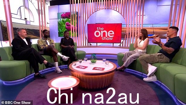 在 7 月份最后一次出现在 One Show 中(如图)时,他采访了前流行歌星威尔·杨(图中最左边)
