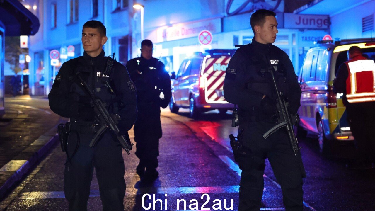 三人死亡,四人重伤德国节日期间持刀袭击受伤” fetchpriority=