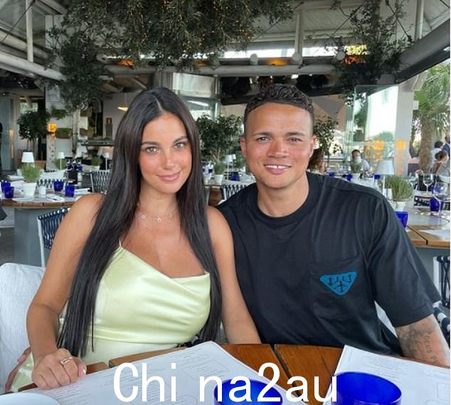 Jermaine Jenas,41 岁,与妻子 Ellie Penfold 合影