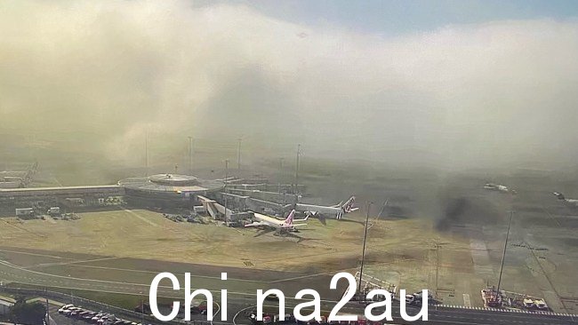 布里斯班机场因罢工和恶劣天气条件导致周一早上许多飞机停止起飞而受到延误的困扰。图片:X