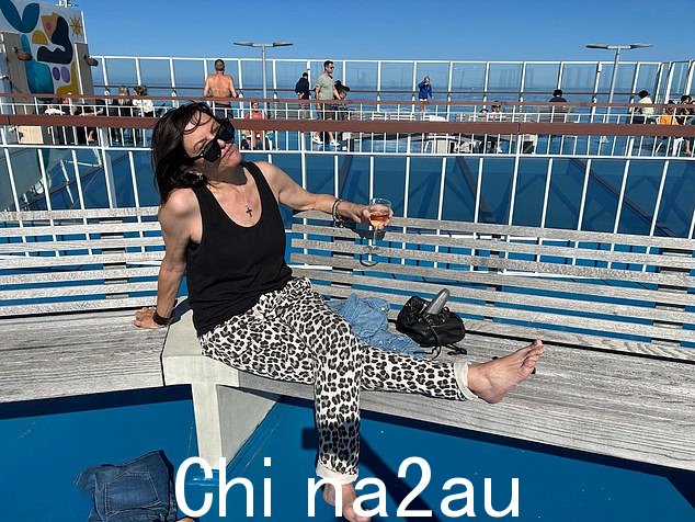 斯特吉斯女士是一家制药公司的私人助理,事件发生前她在船上休息