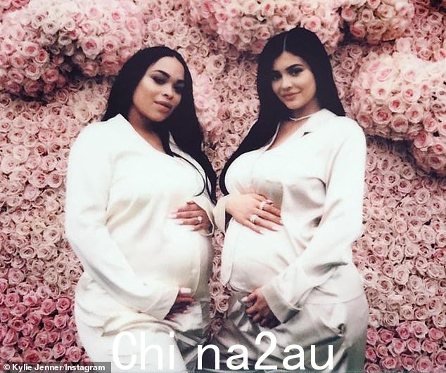 凯莉·詹纳 (Kylie Jenner) 在 2011 年妹妹肯德尔·詹纳 (Kendall Jenner) 的 16 岁生日派对上通过她现在的前男友泰加 (Tyga) 认识了希瑟