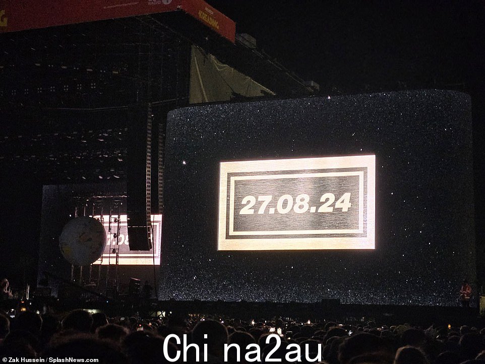 当他结束演出时,利亚姆建议可以在周二上午 8:00 发布公告。一段 Oasis 标志风格的标志短片被投影到舞台上方的大屏幕上,随后分享到 Oasis、Noel 和 Liam 的官方 Instagram 和 X 帐户