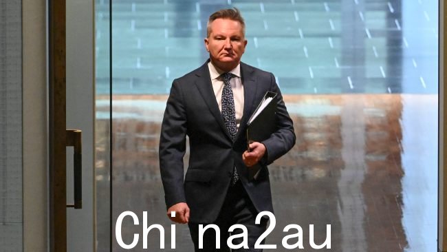 气候和能源部长 Chris Bowen 因其不断的社交活动而受到批评有关 Peter Dutton 的媒体帖子 图片:NewsWire / Martin Ollman