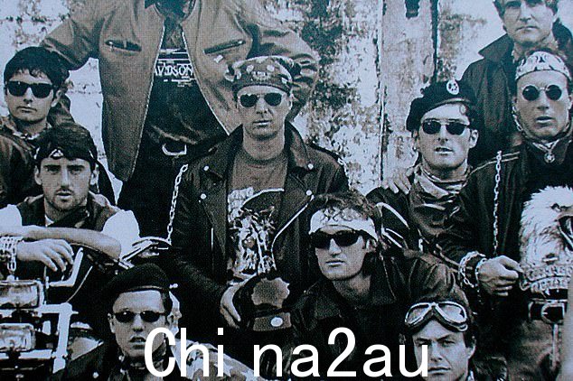 埃里克森在意大利执教过四家具乐部,上方是瑞典人(中),他于 1992 年为球队圣诞贺卡摆出姿势,当时埃里克森负责桑普多利亚队,并于 1992 年至 1997 年期间领导桑普多利亚队