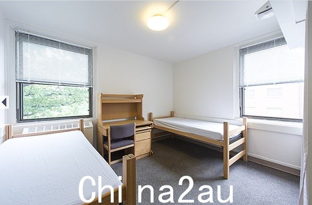 Holmes 很可能住在 Scobell House 宿舍,该宿舍有 88 名学生,全是女生