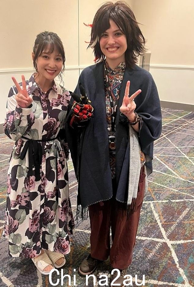 '她也很高兴见到来自《海贼战队 Gokaiger》的 @yuikoike_official (Gokai Pink) 和 @ozawa_ryota (Gokai Red) 来自《引擎战队 Go》的 @yasuhisa_furuhara0813 (Go-on Red) -Onger”是她的其他最爱!”他补充道: