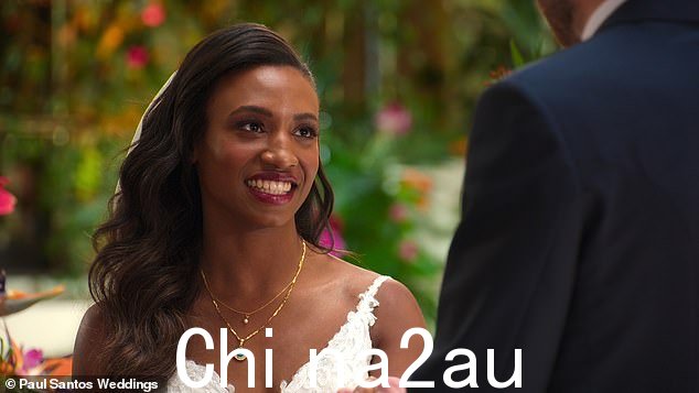 爱情是盲目的英国明星妮可·史蒂文斯 (Nicole Stevens) 抨击前未婚夫萨姆·克莱因 (Sam Klein) 在国际电视上声称她想和他上床,但他拒绝了她的示好
