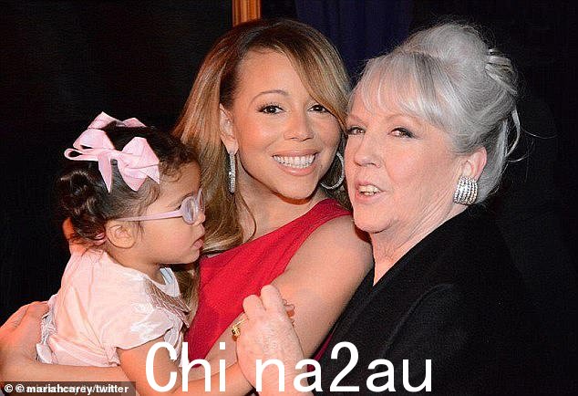 玛丽亚·凯莉和她的母亲帕特里夏和女儿梦露。她说他们的关系因“嫉妒”而受损,但在帕特里夏去世时他们已经解决了问题