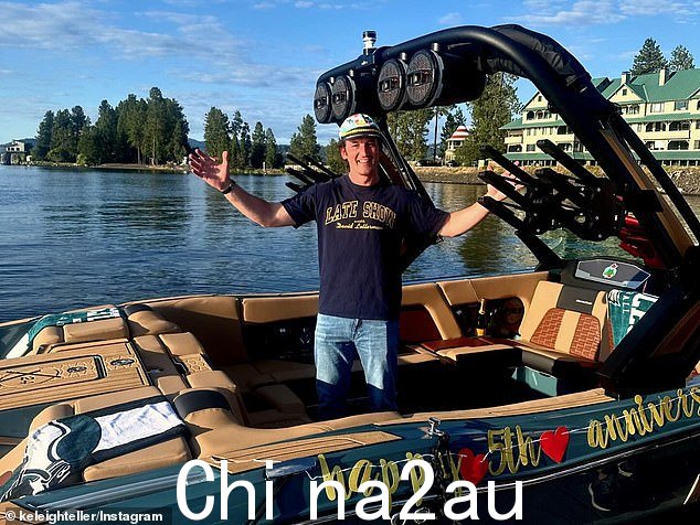 '我给你买了一艘船!' Keleigh 告诉她的丈夫,丈夫在接受奢华礼物的同时给了她一个甜蜜的吻