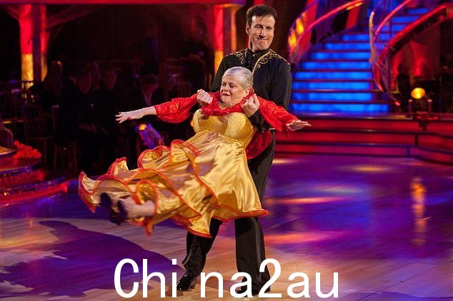 回忆起与 Ann Widdecombe 的合作关系,他说:“她非常出色,我们度过了最辉煌的时光,我可以对我所有的合作伙伴说这一点”