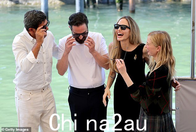 与玛丽亚联合主演 Pierfrancesco Favino、导演 Pablo Larraín 和联合主演 Alba Rohrwacher 合影