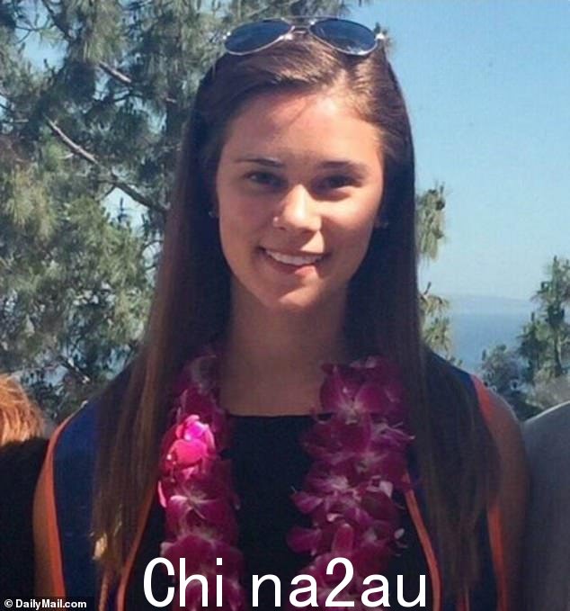 Nicole Virzi 被指控在宾夕法尼亚州的家中观看六周大的 Leon Katz 时折磨他