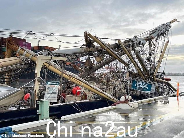 STS Leeuwin II 号的照片显示,周五凌晨在弗里曼特尔港与集装箱船 Maersk Shekou 相撞后严重受损