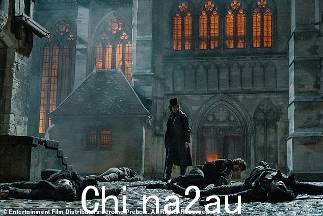 皮埃尔·尼尼 (Pierre Niney) 在基督山伯爵中饰演爱德蒙·唐泰斯 (Edmond Dantes),于 8 月 30 日上映