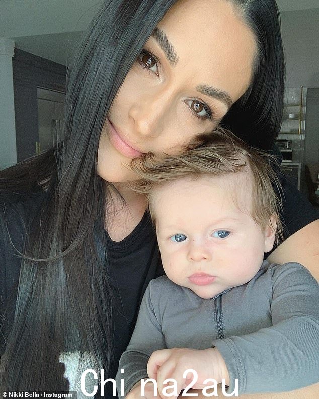 Nikki 和 Artem 开始夫妻咨询,以成为他们小男孩更好的父母