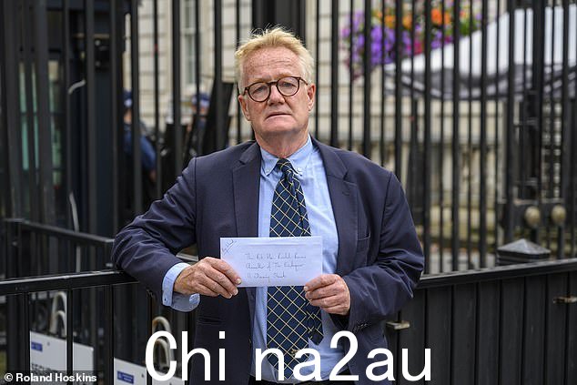 杰夫·普雷斯特里奇访问唐宁街,递交一封信,敦促工党在冬季燃油付款问题上态度大转变