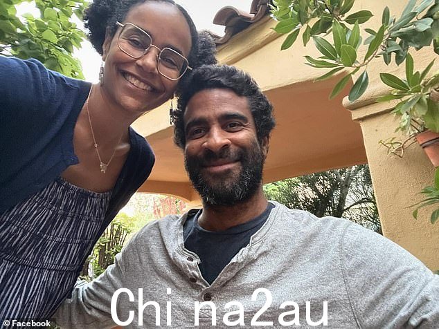 Dawson's Creek 演员 Obi Ndefo(右)去世,享年 51 岁,其妹妹(左)证实