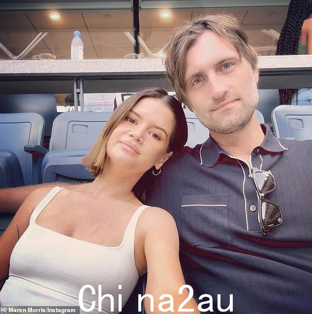 Maren - 与乡村歌手 Ryan Hurd 离婚( R,摄于 2023 年)一月 - 顺便说一句,尽管她早在八岁时就感到渴望,但她以前从未与女性约会过” class=