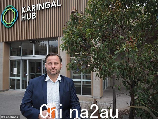 弗兰克斯顿市议会让当地居民亚当·马萨尔(Adam Marsal,上图)在该组织将一个 2m 深的洞留在那里六个月后,将其填入地狱。