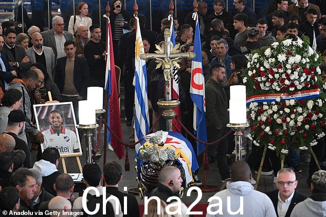 上周国家队为 Izquierdo 安排了一场守灵活动,感谢球迷的支持