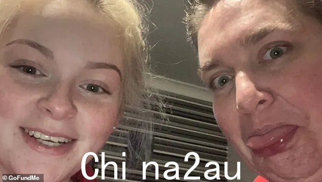 艾玛·麦奎蒂 (Emma McQuitty) 来自北贝尔法斯特,在经历持续流血和疼痛,甚至无法行走后,于 2 月份前往急诊室。但在 Mater 医院待了 15 小时后,她说自己被送往急诊室她声称,在接下来的六个月里,她又回家服用了强效止痛药四次,并服用了co-codamol,“class =“blkBorder img-share”style =“max-width:100%”loading =“lazy”/> <p class=