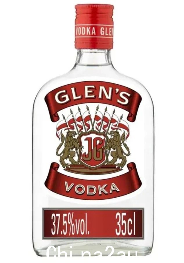 官方已对标有 Glen's Vodka (35cl) 的假冒烈酒发出“请勿饮用”警报。人们担心这种在英国销售的酒含有异丙醇,这'不适合人类消费'