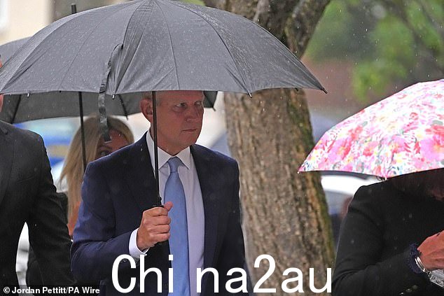 杰里米·凯尔今天早上抵达温彻斯特验尸法庭,对他的一位客人的死亡进行调查