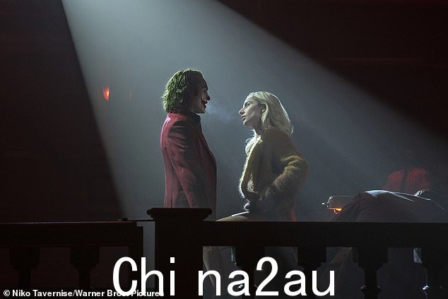 Lady Gaga(原名 Stefani Germanotta)解释了她在 R 级自动点唱机音乐剧片场如何尝试“撤销我所有的技巧”,该音乐剧以两人演绎的米高梅电影为特色Stevie Wonder 和 Bee Gees 的标准和曲目