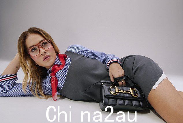 Rita Ora 展现出非常修长的身材,她在全新的预科生 Primark 系列中大放异彩,并庆祝与高街品牌一周年纪念日