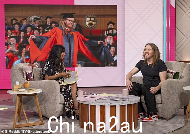 在表达他对飞涨的票价的不满时,蒂姆在询问羞愧的兰维尔是否允许他说这句话之前漏掉了“b******s”这个词” class=