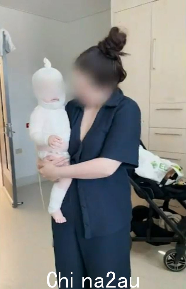 婴儿的母亲(与她的儿子合影)正在遭受惊恐发作而不是发作