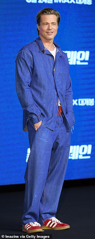 这始终是一个棘手的问题,但布拉德在 2022 年首尔新干线首映式上以休闲的姿态做出了大胆的选择,选择了双层牛仔布
