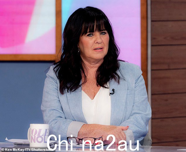 科琳·诺兰被迫回击粉丝们的说法,称她故意在《Loose Women》25 周年纪念活动中“遗漏”了联合主演。” class=