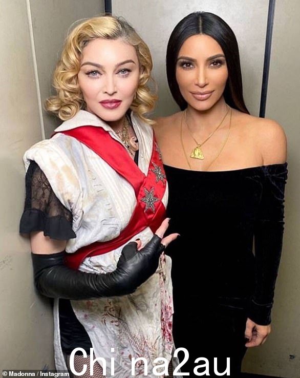 九十年代期间,真人秀女王金·卡戴珊 (Kim Kardashian) 与麦当娜是邻居。金承认她八岁时曾遛过这位流行歌星的狗