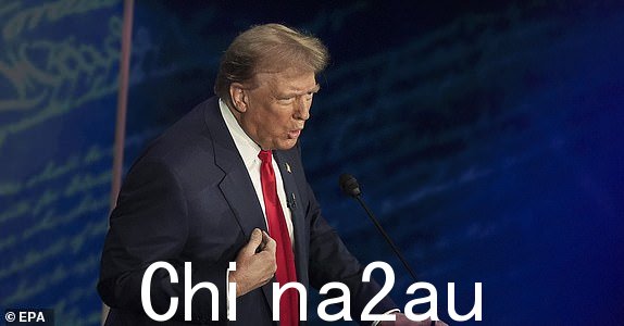 epa11597545 共和党总统候选人唐纳德·J·特朗普 (Donald J. Trump) 回应民主党总统候选人美国副总统卡马拉·哈里斯于 2024 年 9 月 10 日在美国宾夕法尼亚州费城国家宪法中心参加由美国广播公司新闻 (ABC News) 主办的总统辩论。这场 90 分钟的活动是两位候选人在 2024 年总统选举中唯一计划进行的辩论。 EPA/DEMETRIUS FREEMAN / POOL